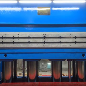 Video of large column precision plate heat exchanger gasket equipment ...
